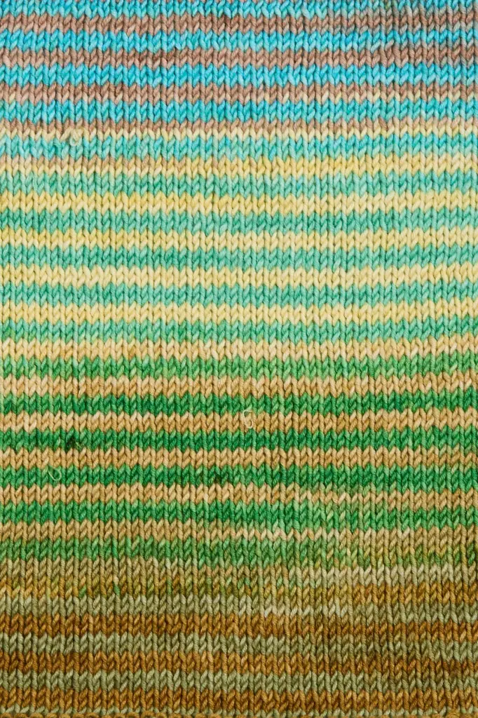 Urth Yarns Uneek Worsted 4034